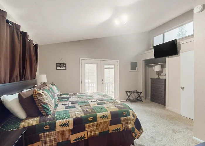 The Cozy Sunset Chalet